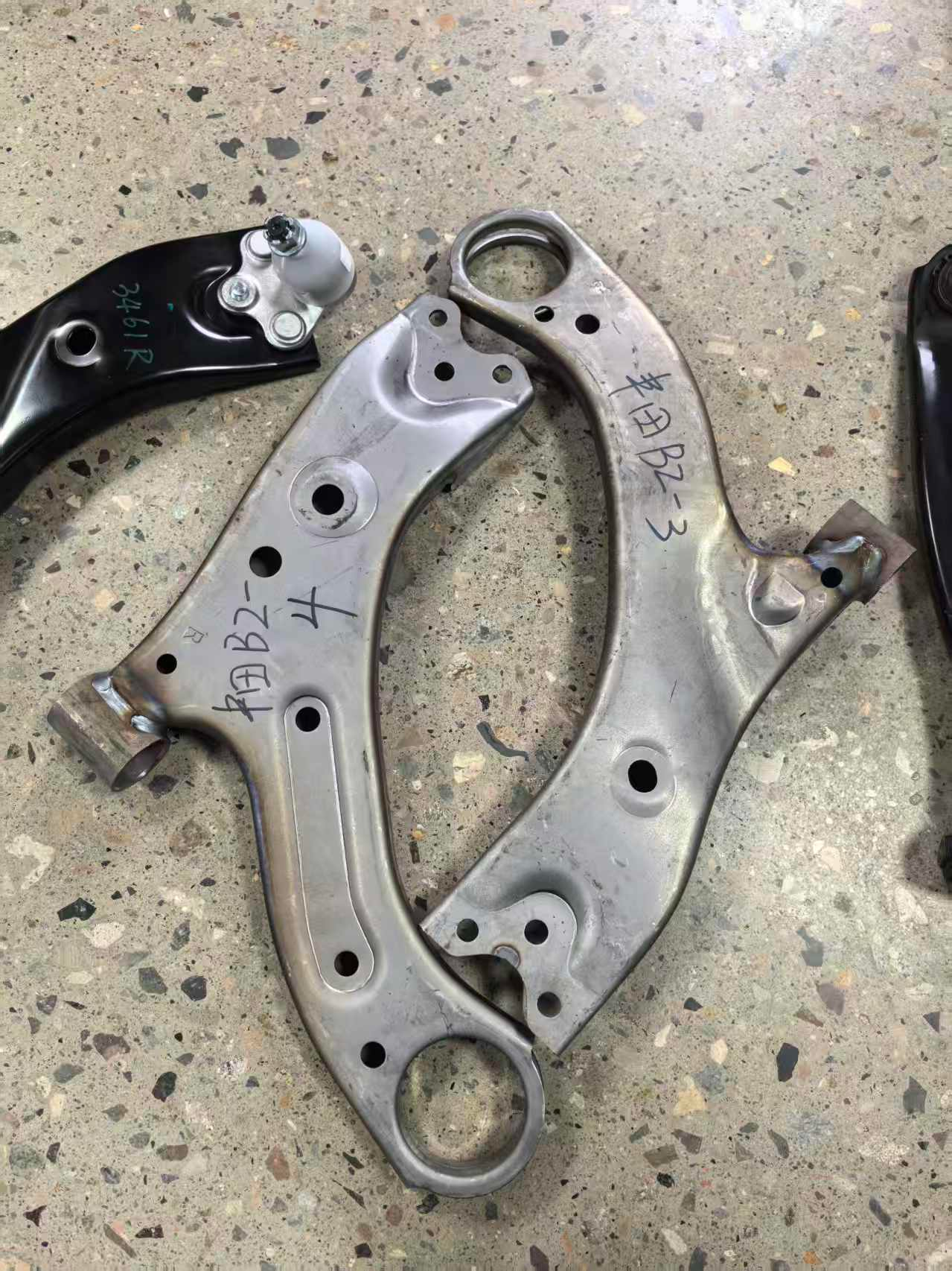 Lower right control arm 48068-0R090 for Toyota